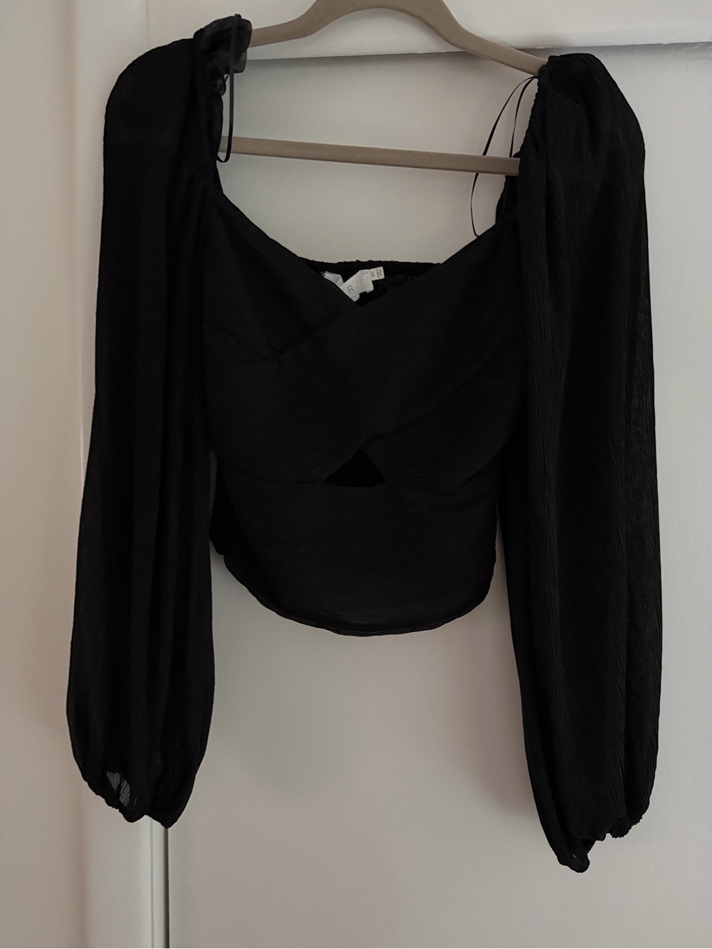 Astr black long-sleeve peasant crop top